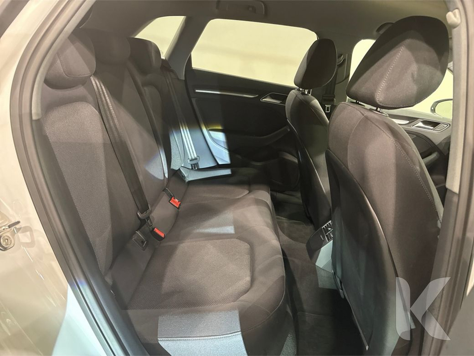 Audi A3 1.4 TSI AUTOMATIC - SIGNATURE EDITION - FACTORY ALLOYS - LOW MILEAGE — thumbnail 11