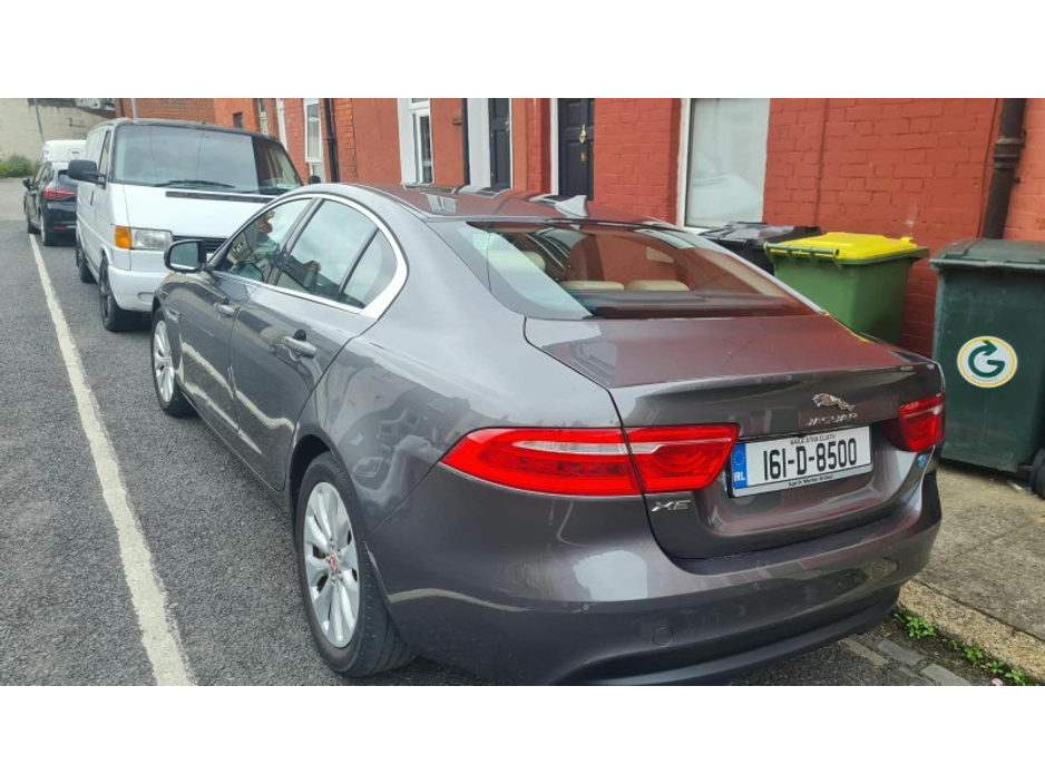 Jaguar XE 20L 14D 163PS LF PRESTIGE A 4DR — thumbnail 2