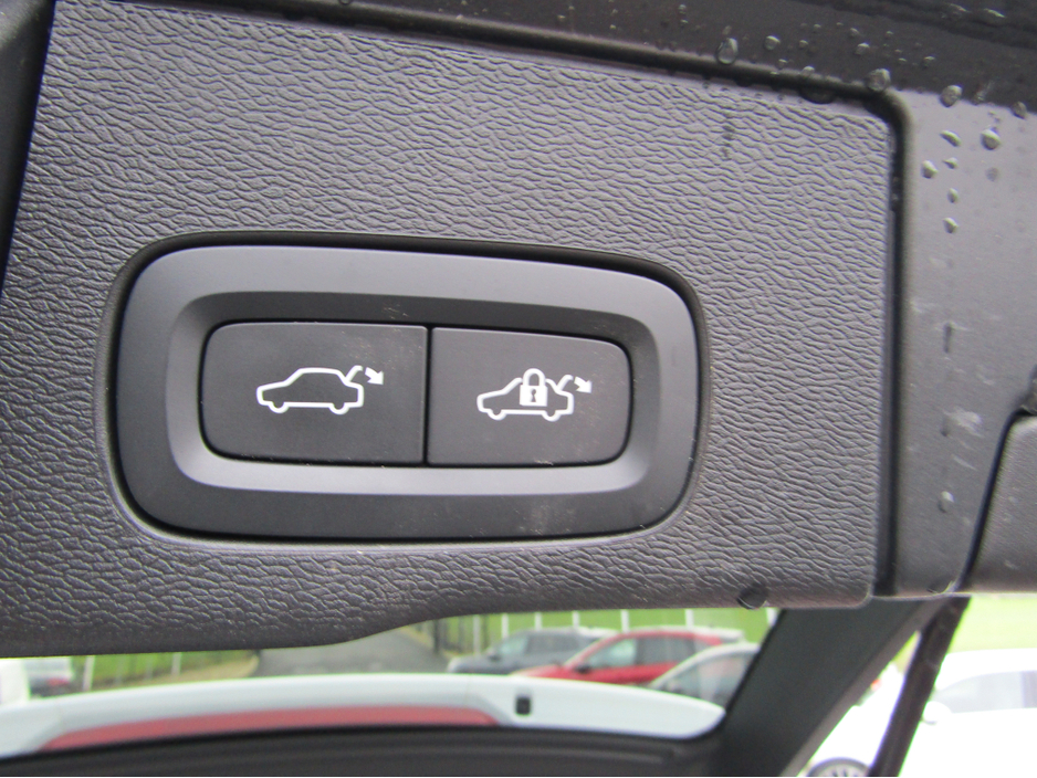 2023 Volvo XC60 2L Petrol Plug-in Hybrid For Sale Images