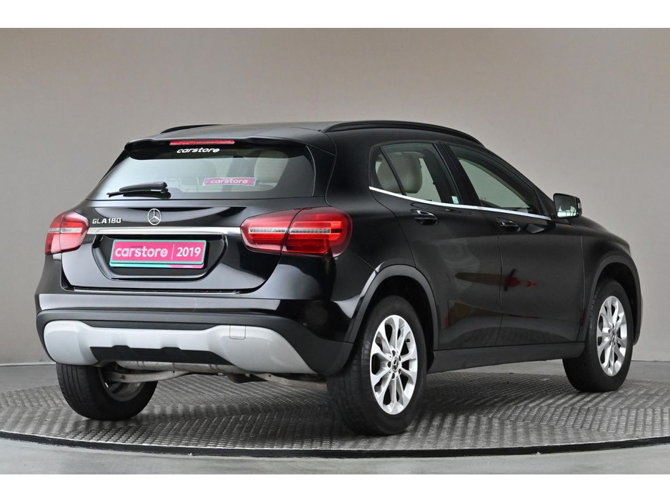 Mercedes-Benz GLA Class GLA 180 *BEIGE LEATHER* — thumbnail 9