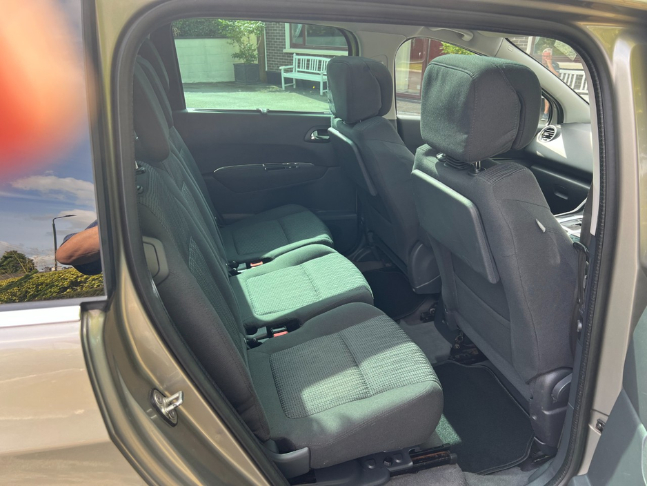 2013 Peugeot 5008 1.6L Diesel For Sale Images