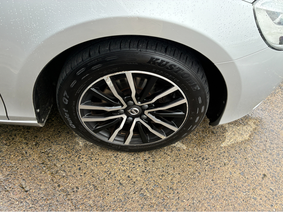 2018 Volvo V40 2L Diesel For Sale Images