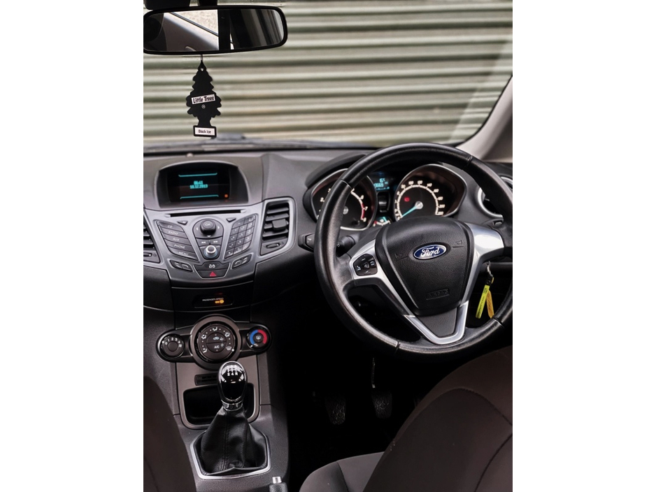 Ford Fiesta ZETEC 1.25 60PS M5 4DR MCA — thumbnail 4
