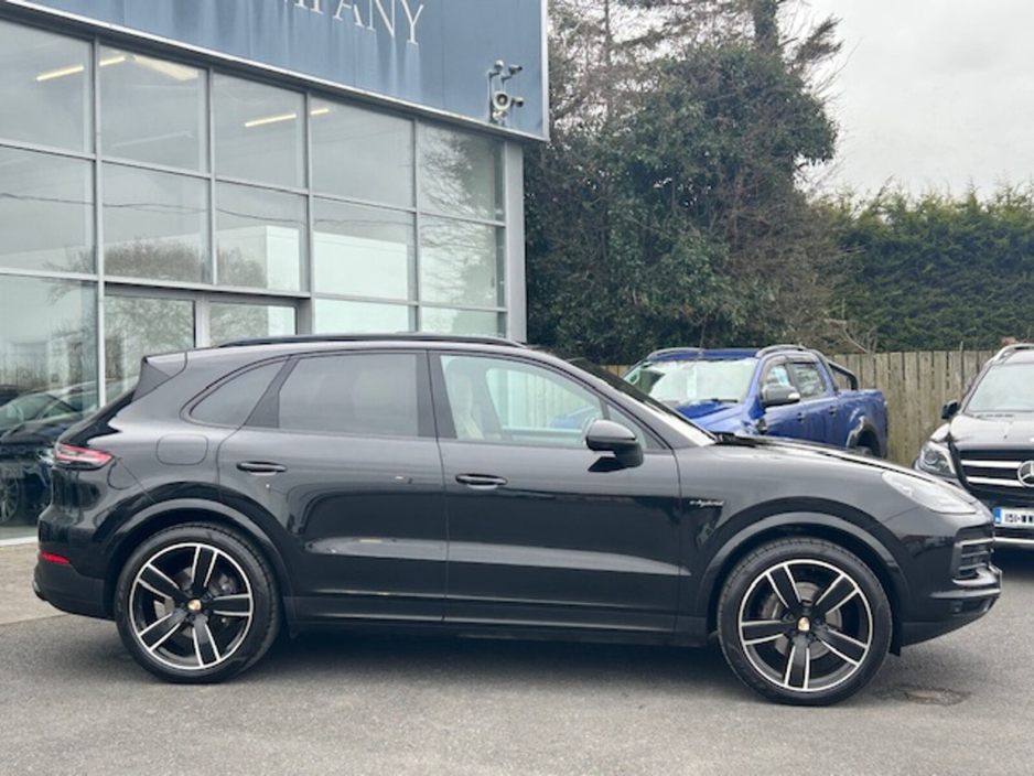 2023 Porsche Cayenne 3L Petrol Plug-in Hybrid For Sale Images