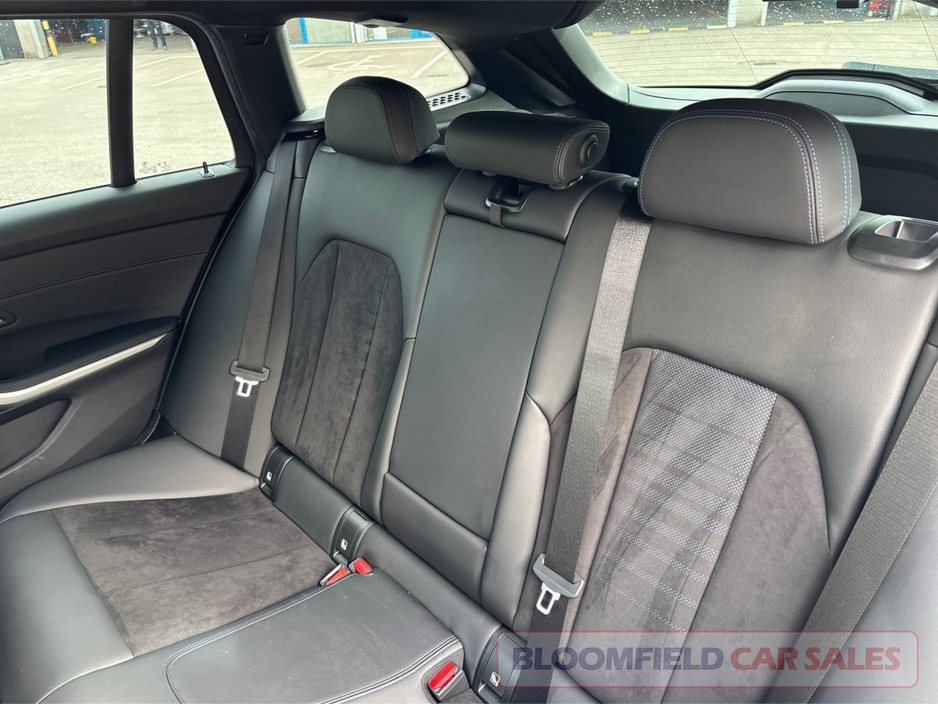 BMW 3 Series X-DRIVE, M-SPORT TOURING , AUTO // LOW MILEAGE — thumbnail 14