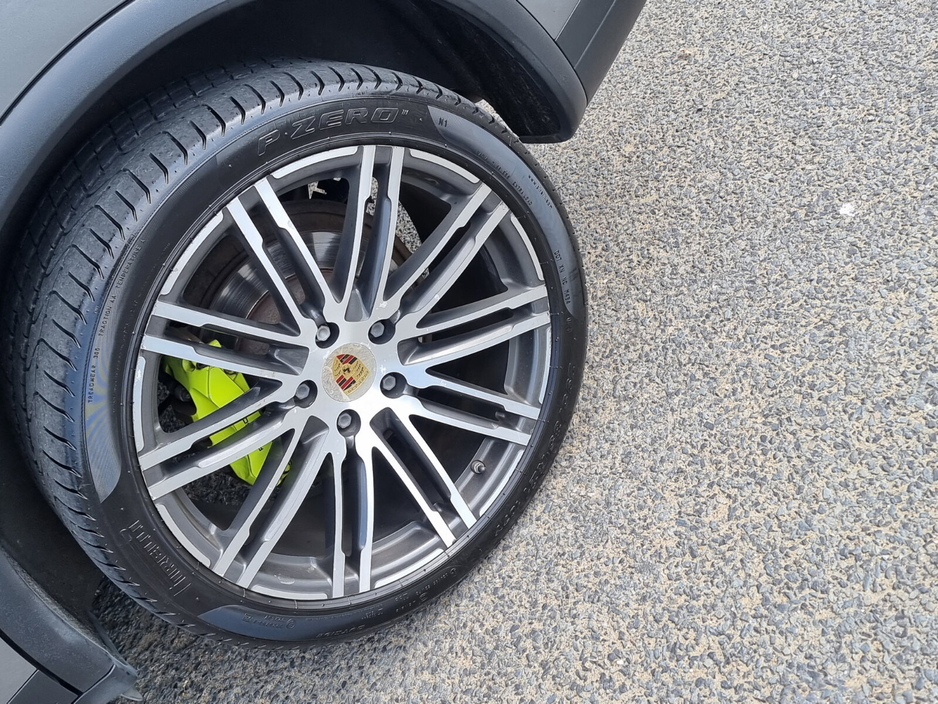 2015 Porsche Cayenne 3L Petrol Plug-in Hybrid For Sale Images