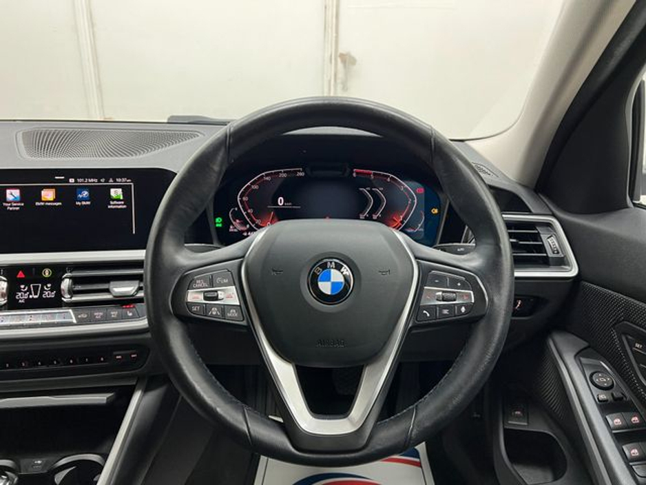 BMW 3 Series 320d xDrive 4WD — thumbnail 22