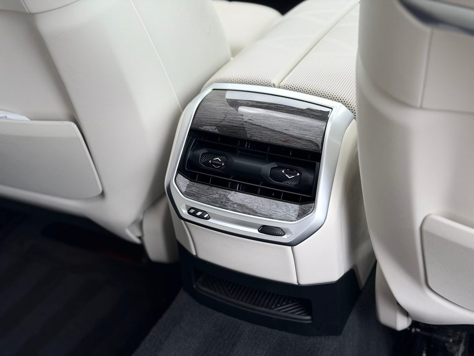 2025 BMW i7 0L Electric For Sale Images