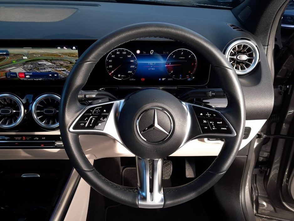 Mercedes-Benz GLA Class GLA 200d Progressive Plus*Beige Leather* — thumbnail 12