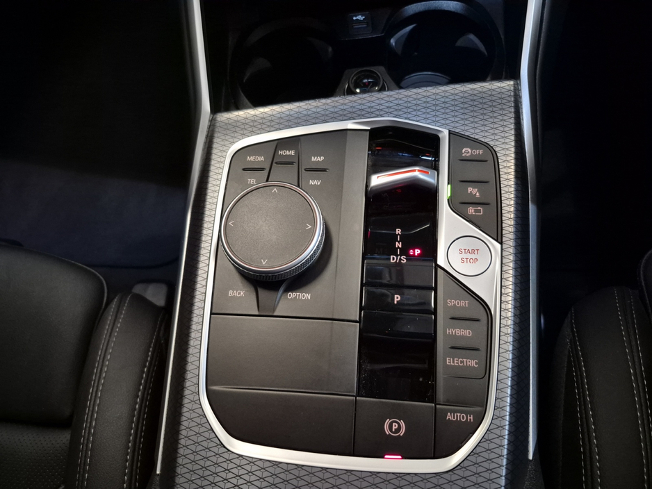 BMW 3 Series Estate 330E M Sport Hybrid — thumbnail 15
