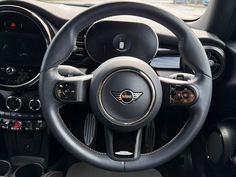 2021 MINI Hatch 2L Petrol For Sale Images