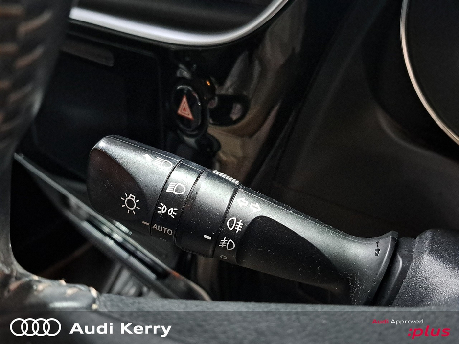 Toyota Auris HYBRID LUNA SPORT 4DR AUTO — thumbnail 22