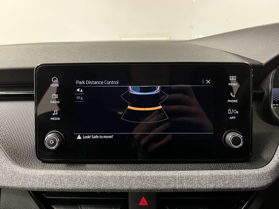 Skoda Kamiq Selection 1.0TSI 115HP - Parking Sensors - Climate Control - Cruise Control - Auto Lights/Wipers - Apple CarPlay/Android Auto — thumbnail 14