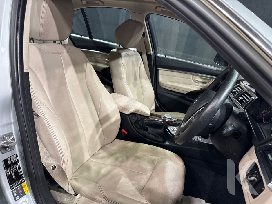 BMW 3 Series 2.0 HYBRID AUTOMATIC - E LUXURY PERFORMANCE - CREAM BEIGE LEATHER - FACTORY ALLOYS - REVERSE CAMERA/PARKING RADAR — thumbnail 17