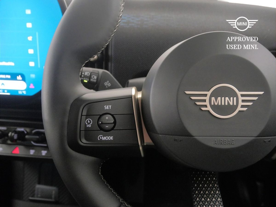 2025 MINI Hatch 2L Petrol For Sale Images