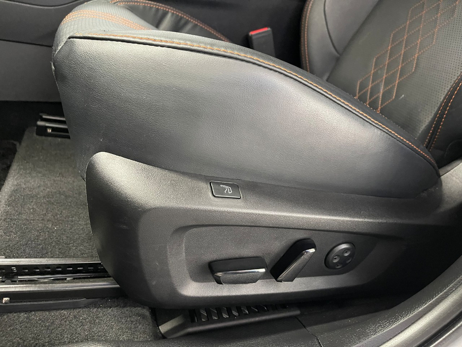 2022 Mitsubishi Outlander 2.4L Petrol Plug-in Hybrid For Sale Images