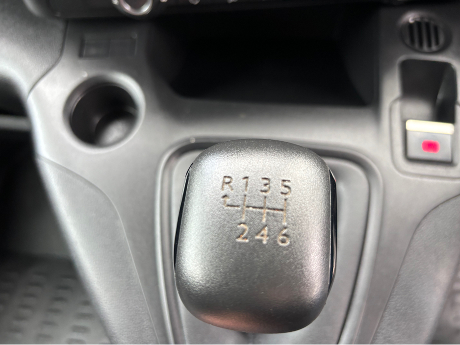 2023 Peugeot Partner 1.5L Diesel For Sale Images