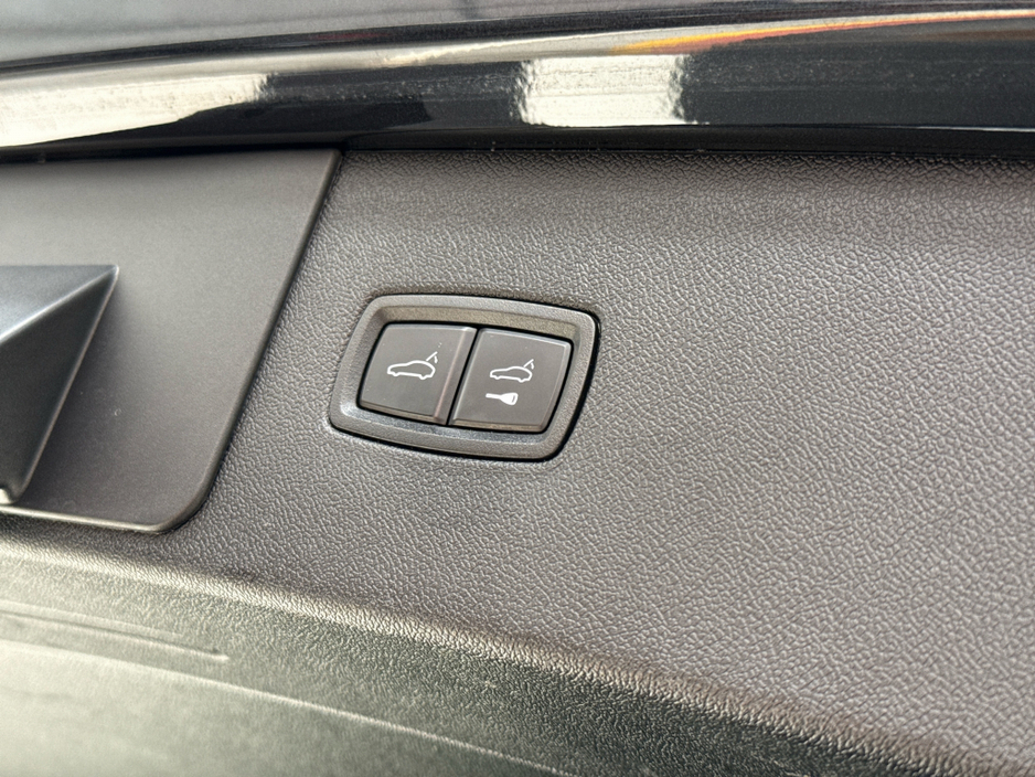 2022 Porsche Cayenne 3L Petrol Plug-in Hybrid For Sale Images