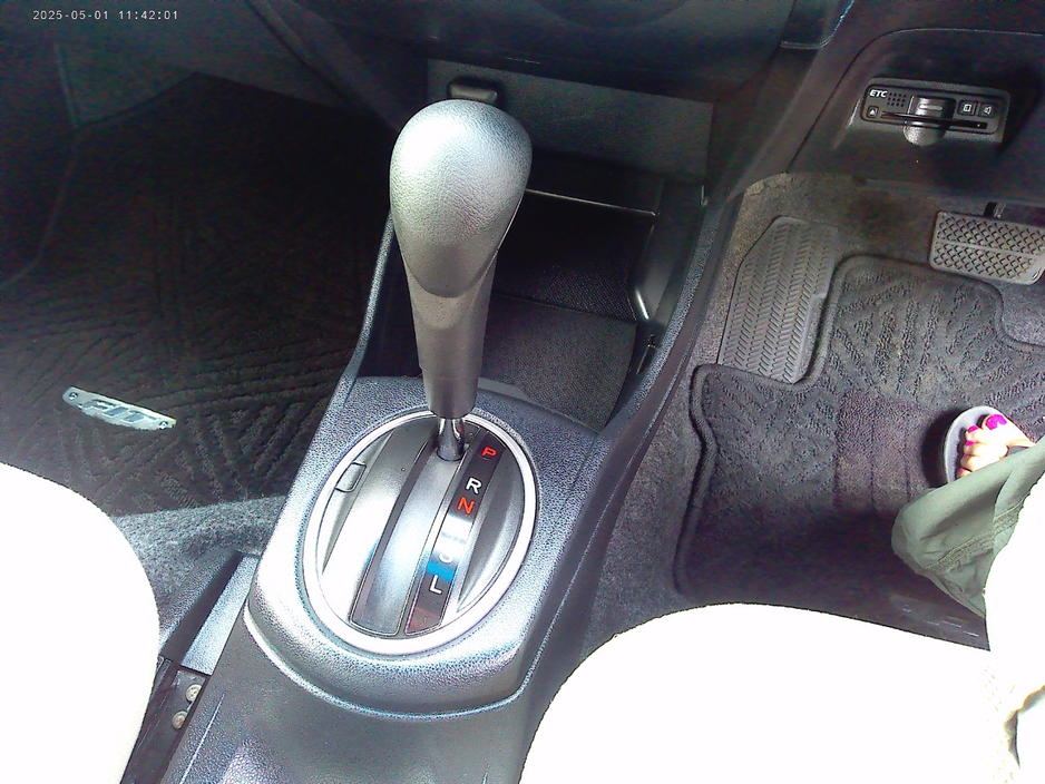 2013 Honda Fit 1.3L Petrol Hybrid For Sale Images