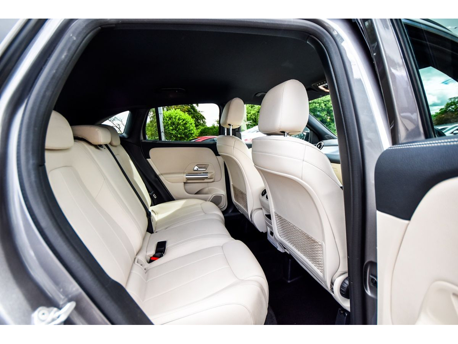 Mercedes-Benz GLA Class 180d Progressive Night Pack Auto — thumbnail 15