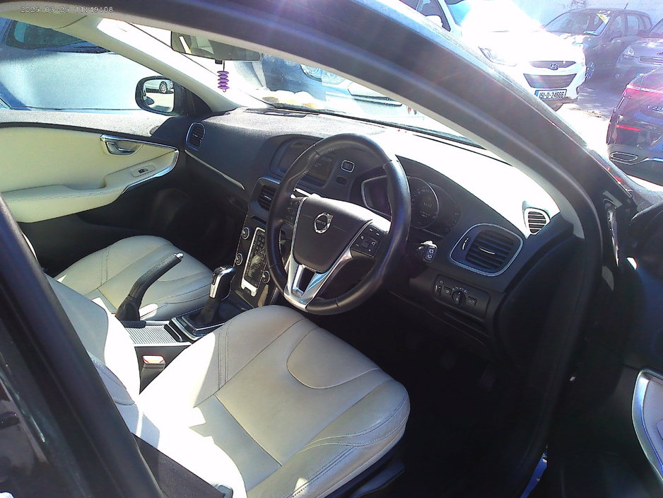 2016 Volvo V40 2L Diesel For Sale Images