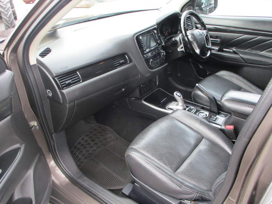 2017 Mitsubishi Outlander 2L Petrol Plug-in Hybrid For Sale Images
