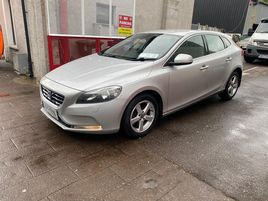 2016 Volvo V40 2L Diesel For Sale Images