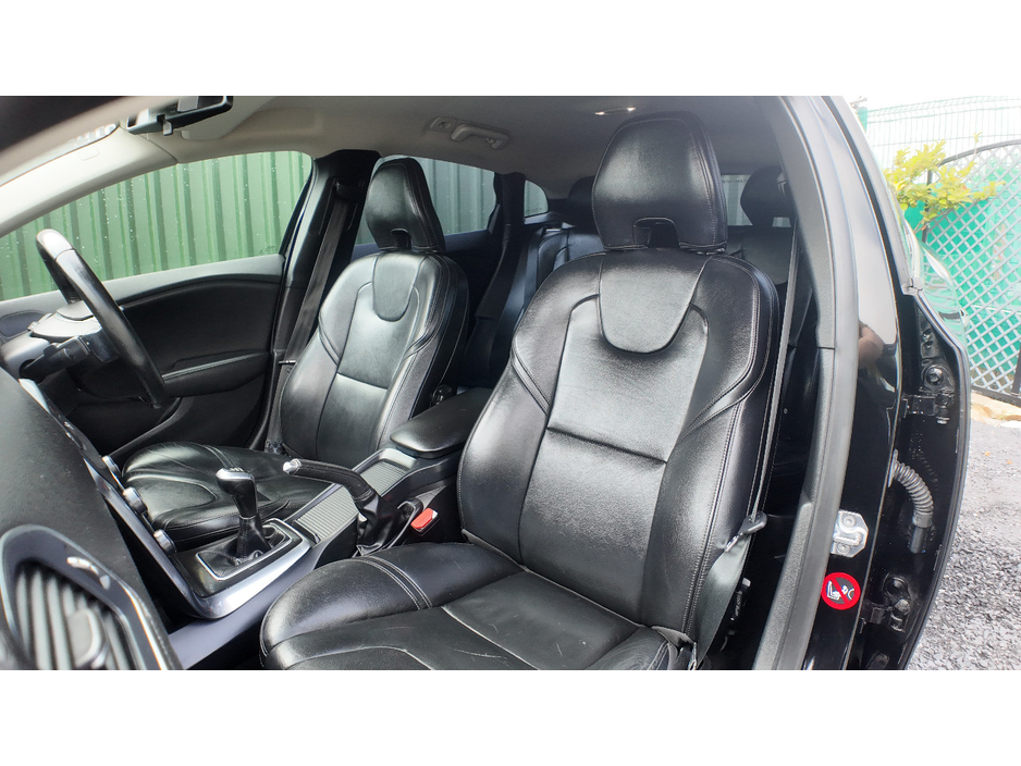 2017 Volvo V40 2L Diesel For Sale Images