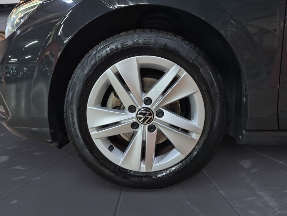 2023 Volkswagen Golf 1L Petrol For Sale Images