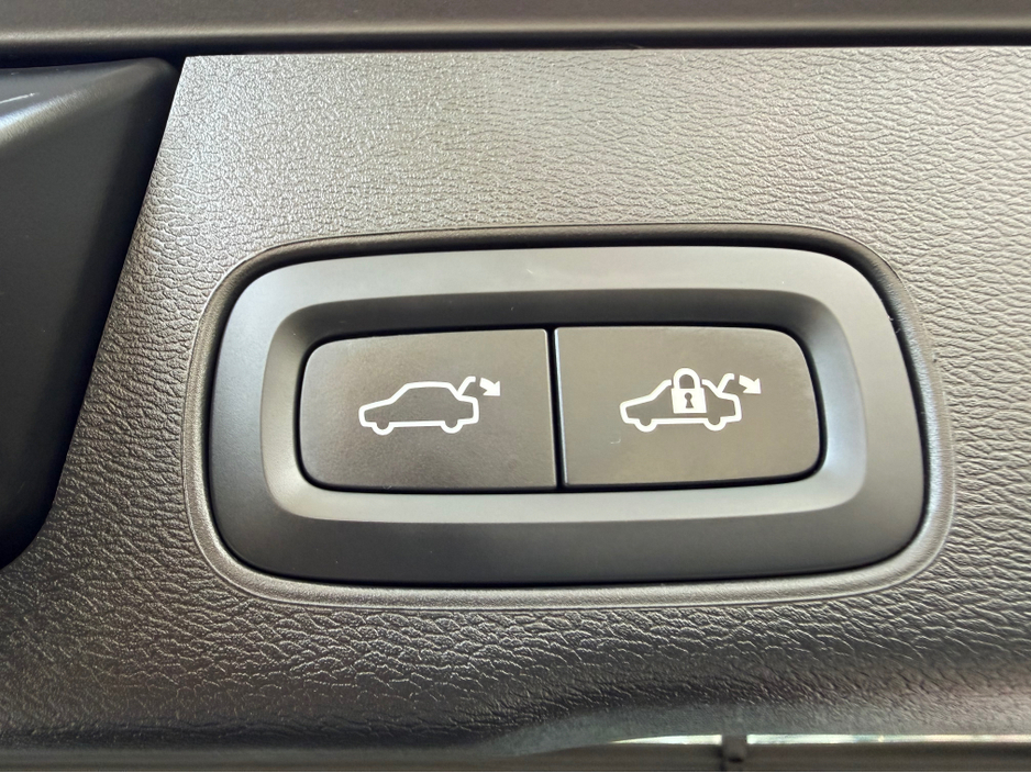 2023 Volvo XC60 2L Petrol Plug-in Hybrid For Sale Images