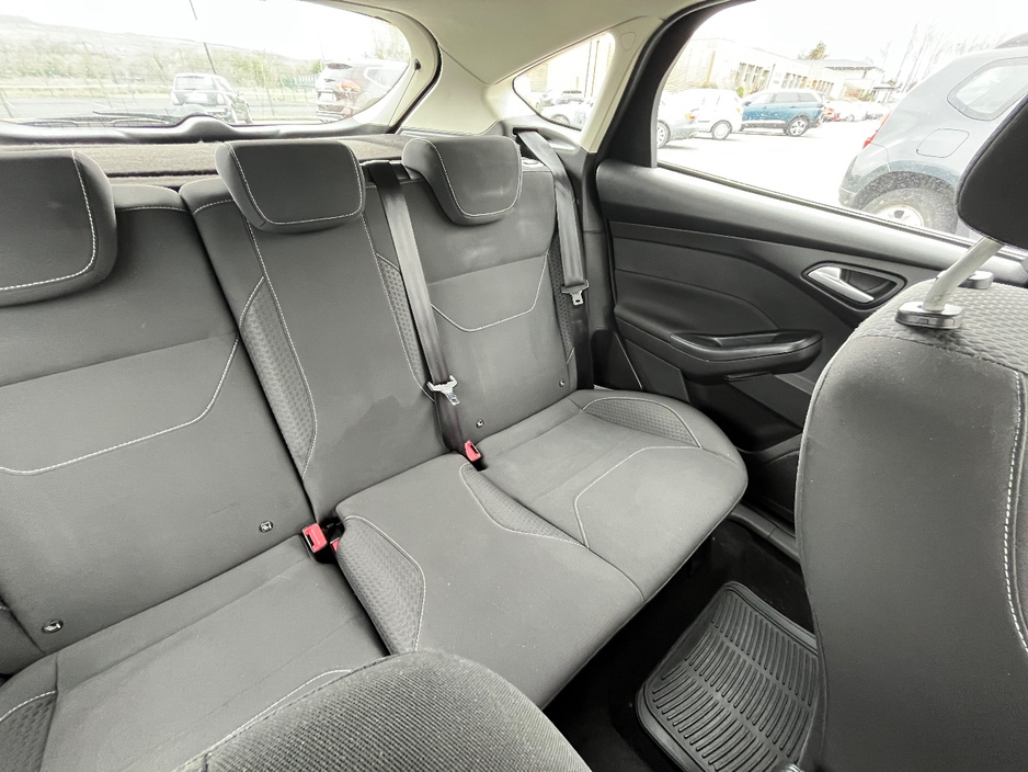 Ford Focus 1.0 T ZETEC ECOBOOST 125 — thumbnail 11