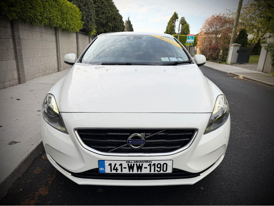 2014 Volvo V40 2L Diesel For Sale Images