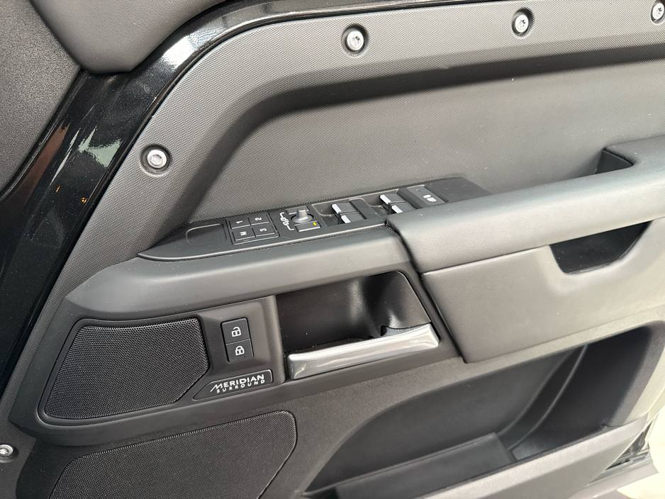 2025 Land Rover Defender 3L Diesel For Sale Images