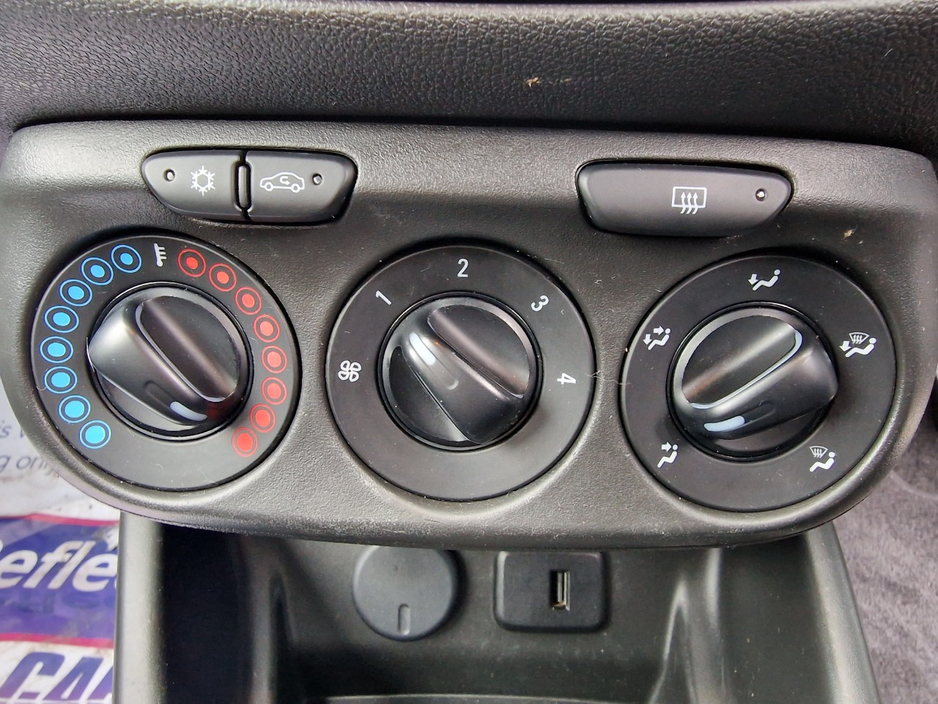 Opel Corsa 1.4 PETROL **CRUISE CONTROL, LOW MILAGE, HEATED SEATS** — thumbnail 25