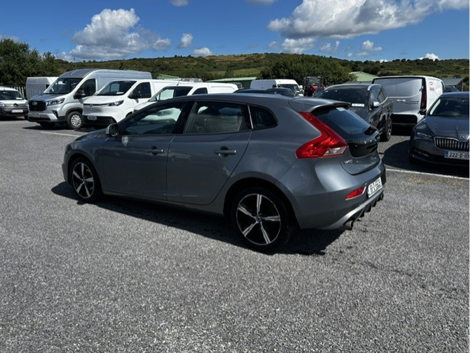 2018 Volvo V40 2L Diesel For Sale Images