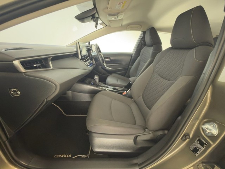 Toyota Corolla Luna Hybrid Saloon — thumbnail 6