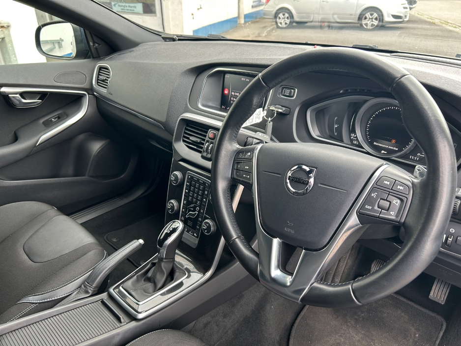2018 Volvo V40 2L Diesel For Sale Images