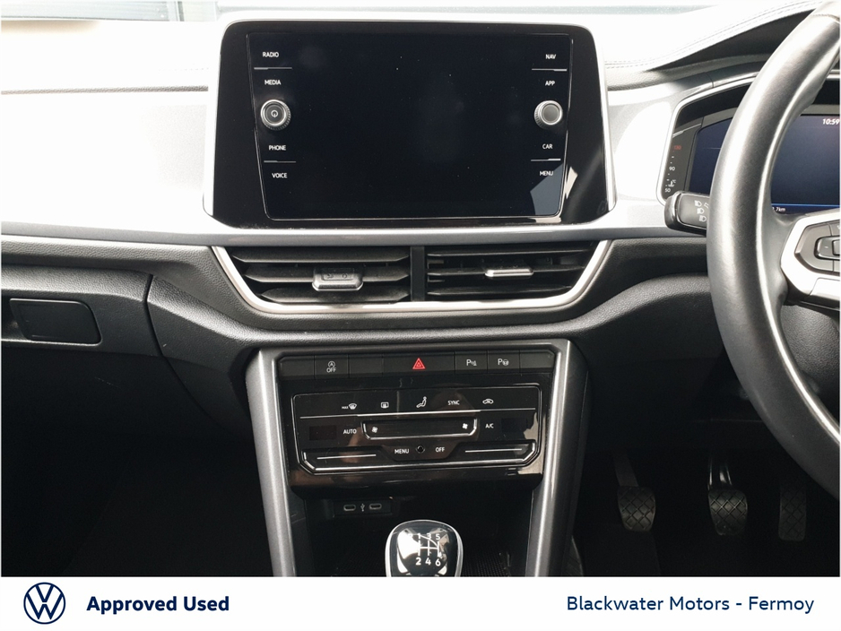 Volkswagen T-Roc 2.0TDI 116BHP STYLE WITH REAR VIEW CAMERA — thumbnail 17
