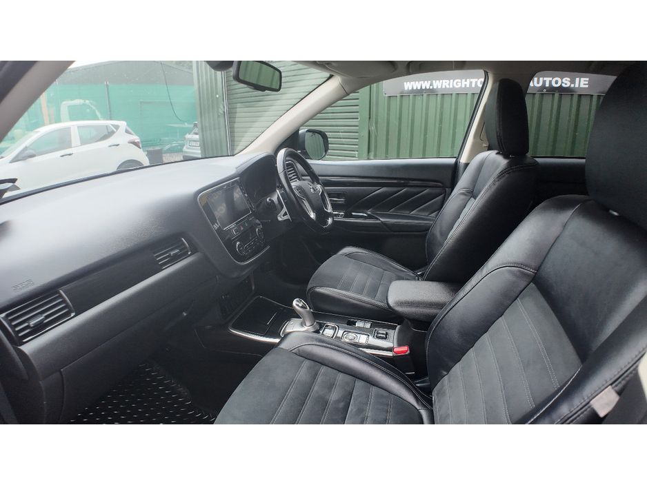 2017 Mitsubishi Outlander 2L Petrol Plug-in Hybrid For Sale Images