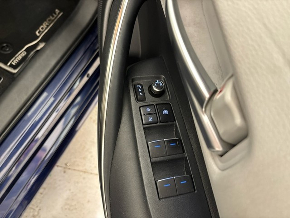 Toyota Corolla HYBRID SOL T/S 4DR AUTO — thumbnail 11