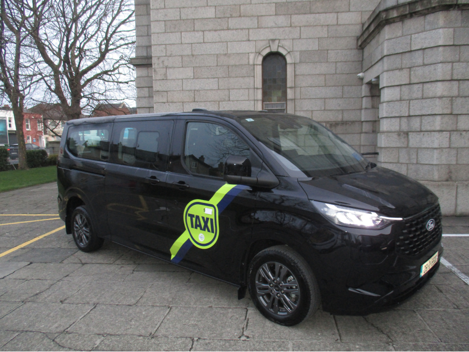 2026 Ford Tourneo 2.5L Petrol Plug-in Hybrid For Sale Images