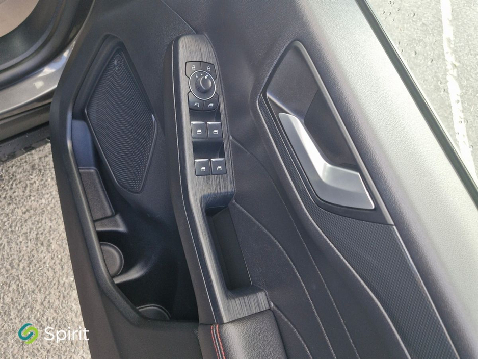 Ford Kuga 2.5 PHEV ST-Line Auto — thumbnail 18