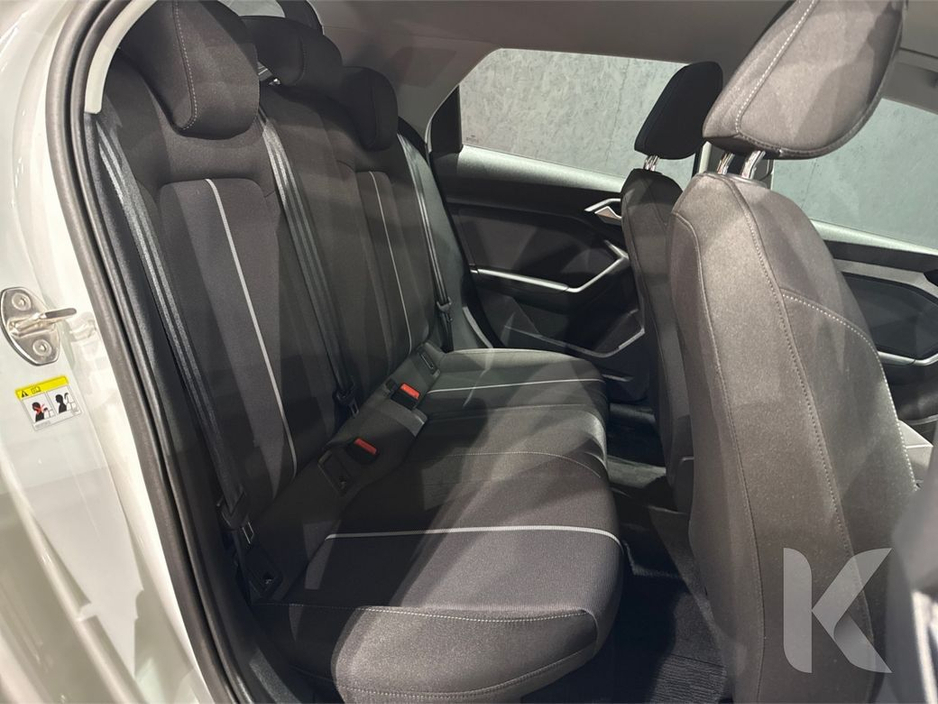 Audi A1 1.0 TFSI ADVANCED AUTOMATIC - WHITE/BLACK TWO TONE - FACTORY ALLOYS - LED HEADLIGHTS - HEATED SEATS - REAR CAMERA — thumbnail 11