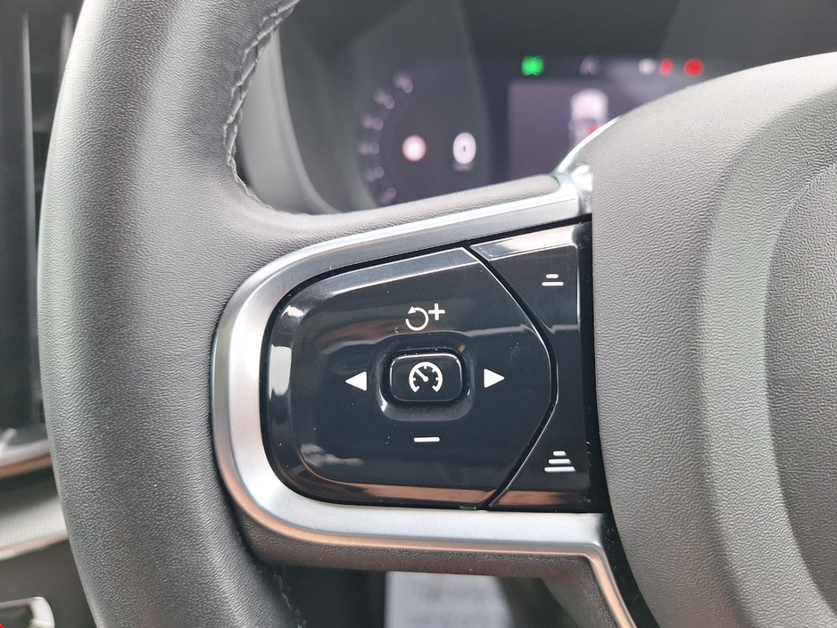 2023 Volvo XC60 2L Petrol Plug-in Hybrid For Sale Images