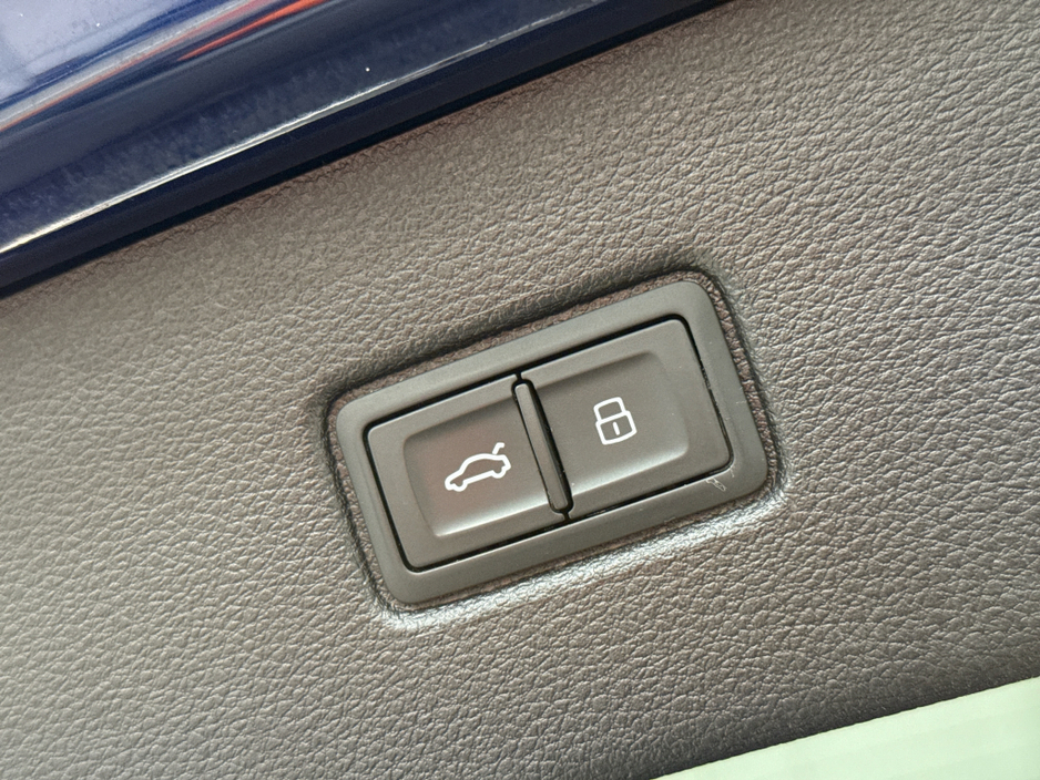 2021 Audi Q7 3L Petrol Plug-in Hybrid For Sale Images