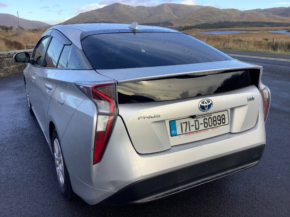 2017 Toyota Prius 1.8L Petrol Hybrid For Sale Images