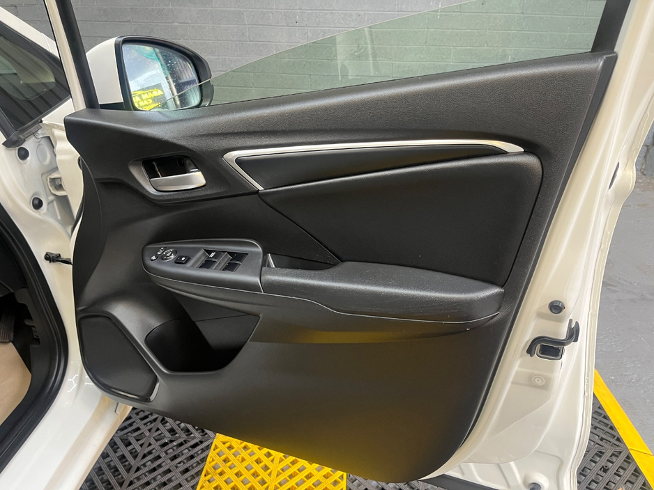 Honda Fit DAA-GP6 HYBRID 5DR AUTO — thumbnail 14