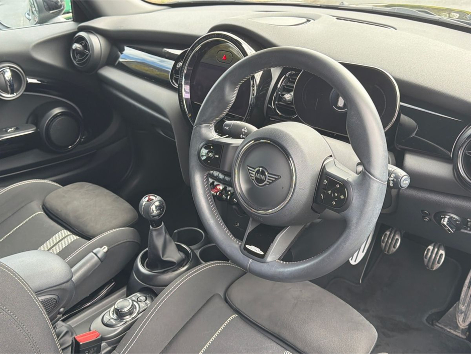 2021 MINI Hatch 2L Petrol For Sale Images