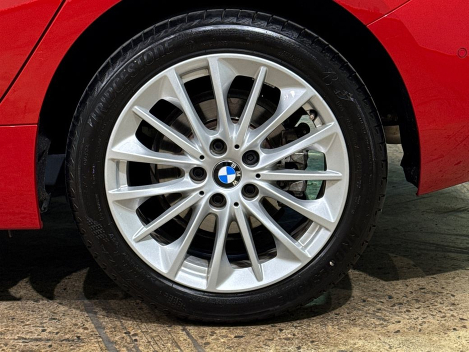 BMW 1 Series 1.5 AUTOMATIC - ELECTRIC TAILGATE - MULTI FUNCTION STEERING WHEEL - CRUISE CONTROL - REVERSE CAMERA - ELECTRIC SEATS — thumbnail 10