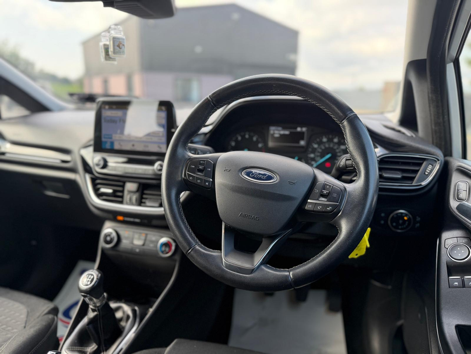 Ford Fiesta 1.1 ZETEC 85PS 5DR — thumbnail 11
